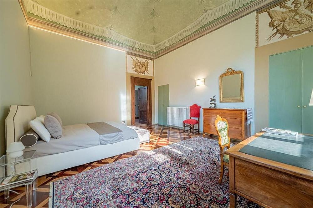 Historical Renaissance Palace Smartway bedroom carpet
