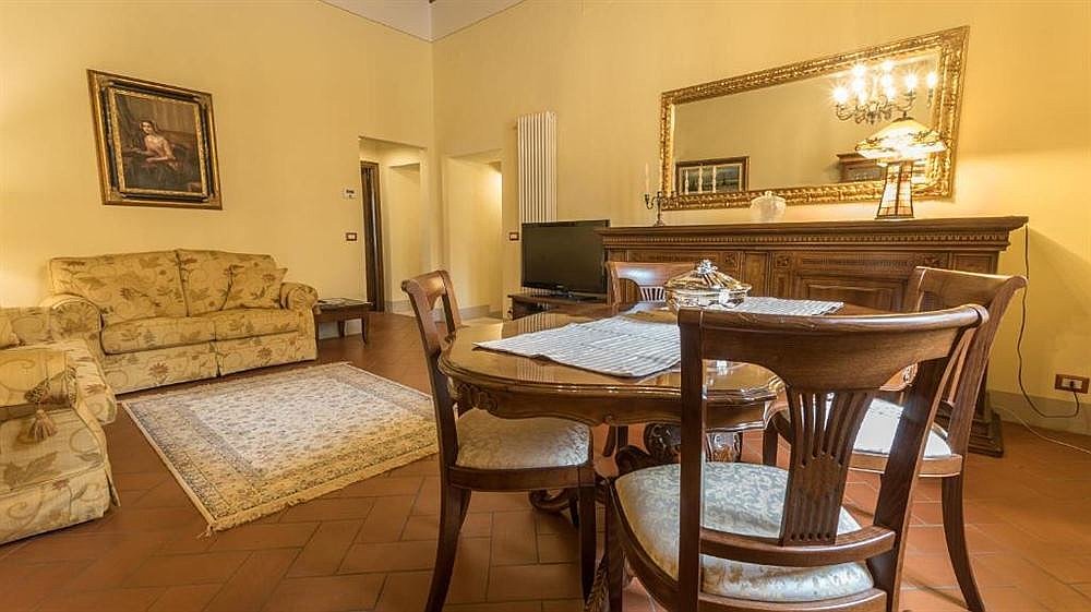 Luxury Apartment Piazza Grande Smartway livingroom table