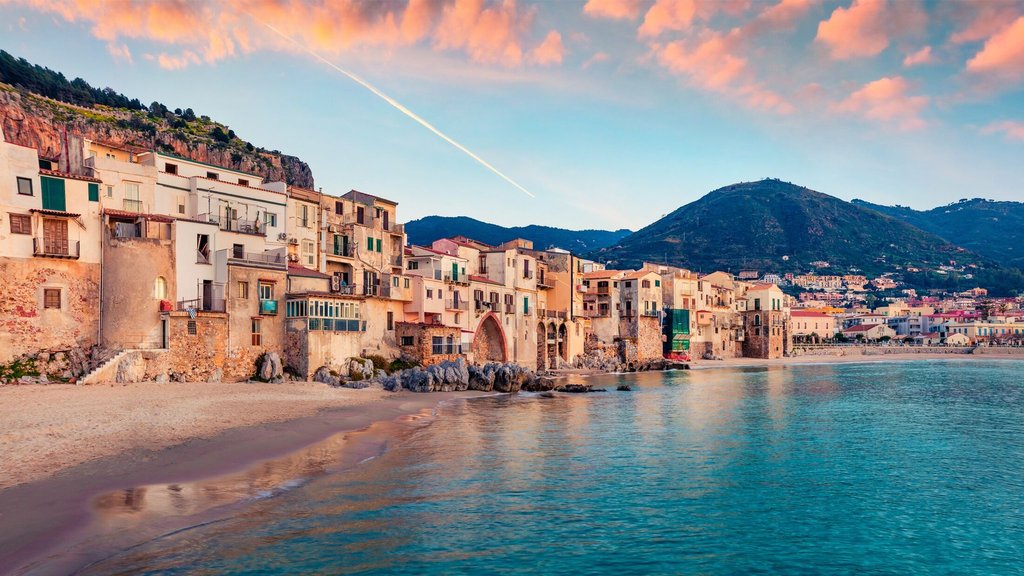 A Sicilian Cannolo by the sea