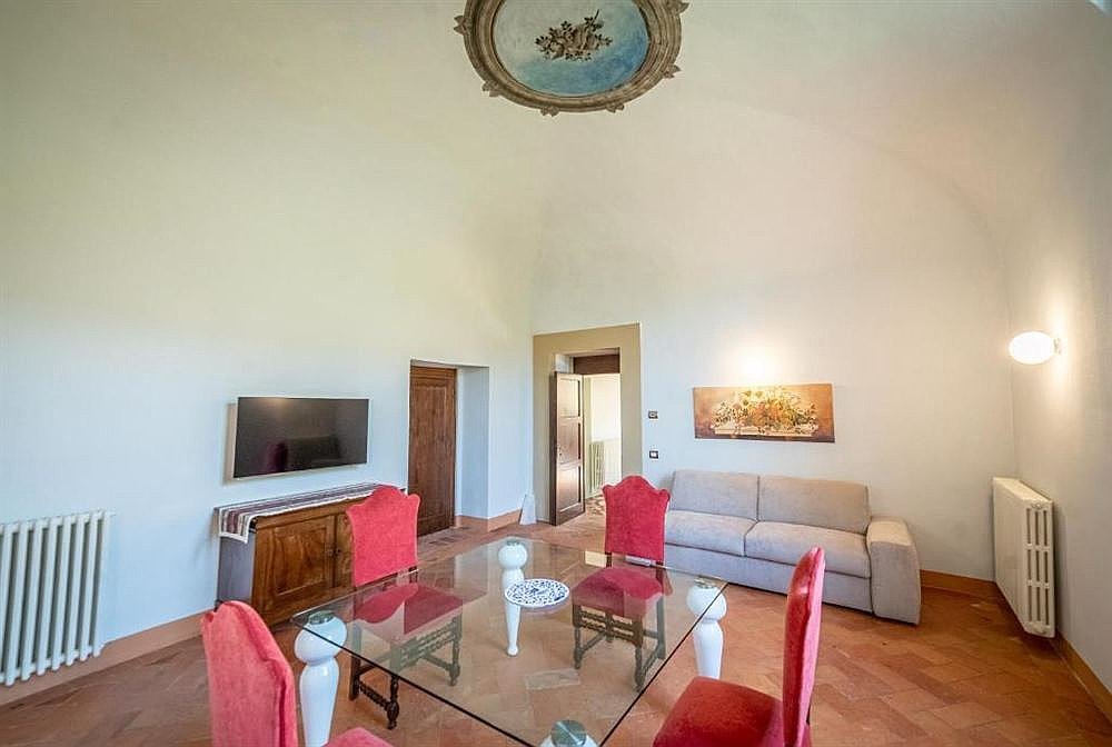 Historical Renaissance Palace Smartway large table