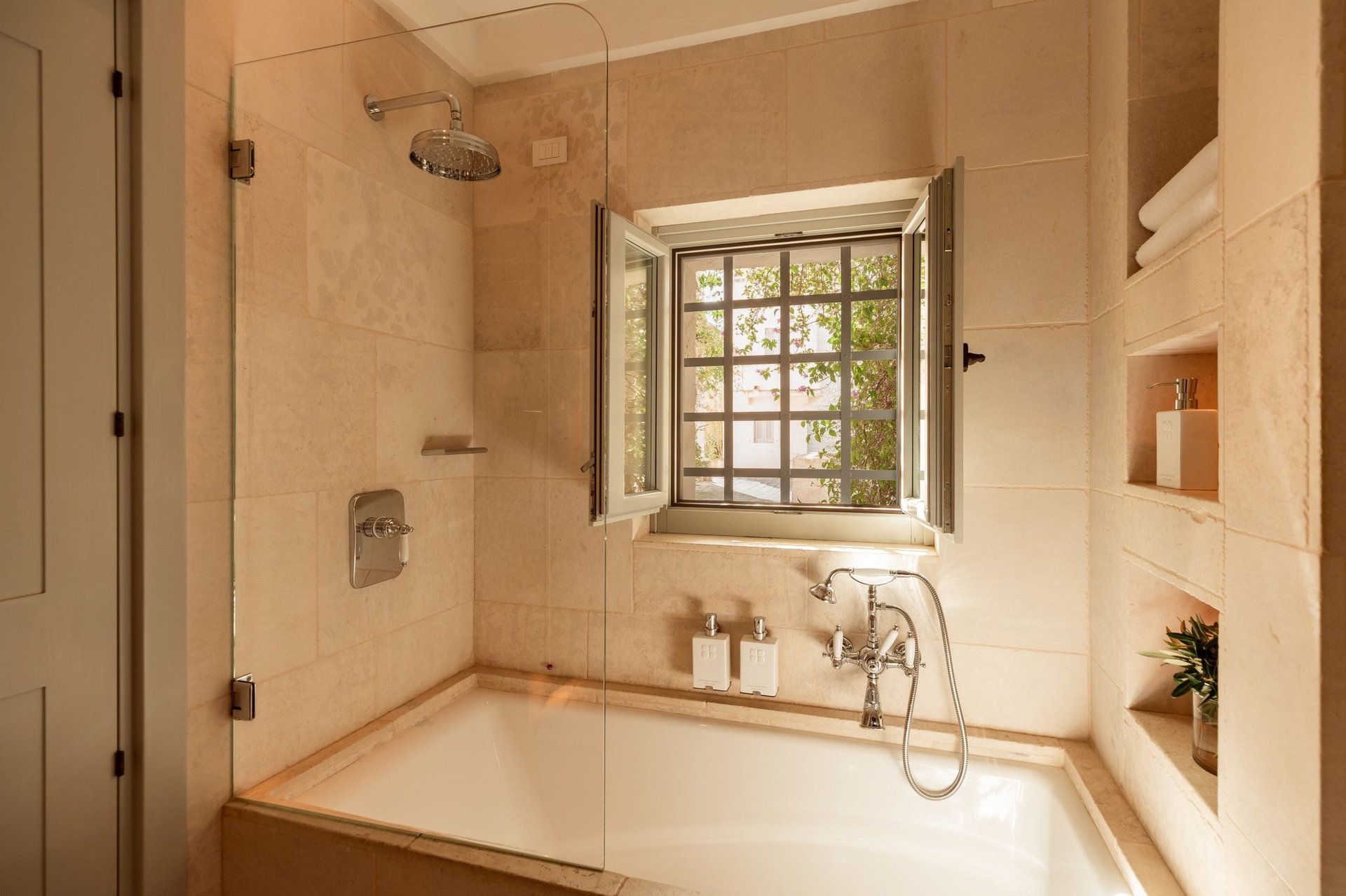 Venue image 1563