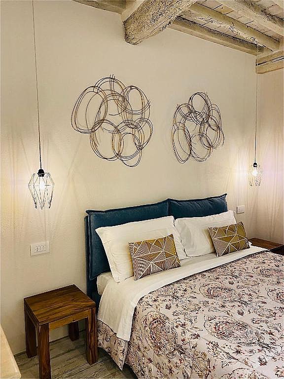 Classy Apartment in the heart of Montepulciano (115 sqm) smartway bedroom white
