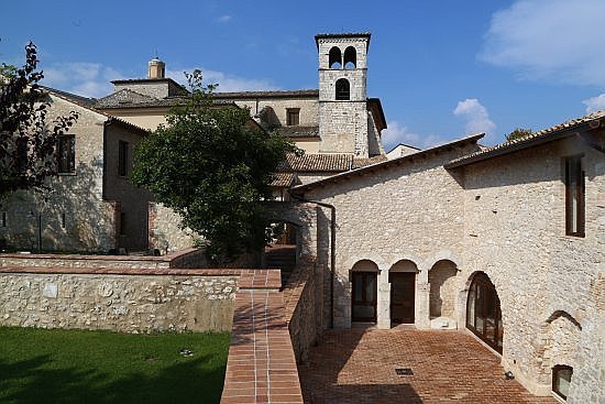 cortile-interno-del-monasteri