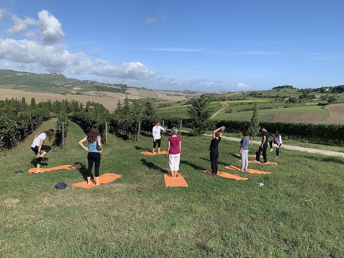 Yoga in Vineyard gruppo welfare smartway
