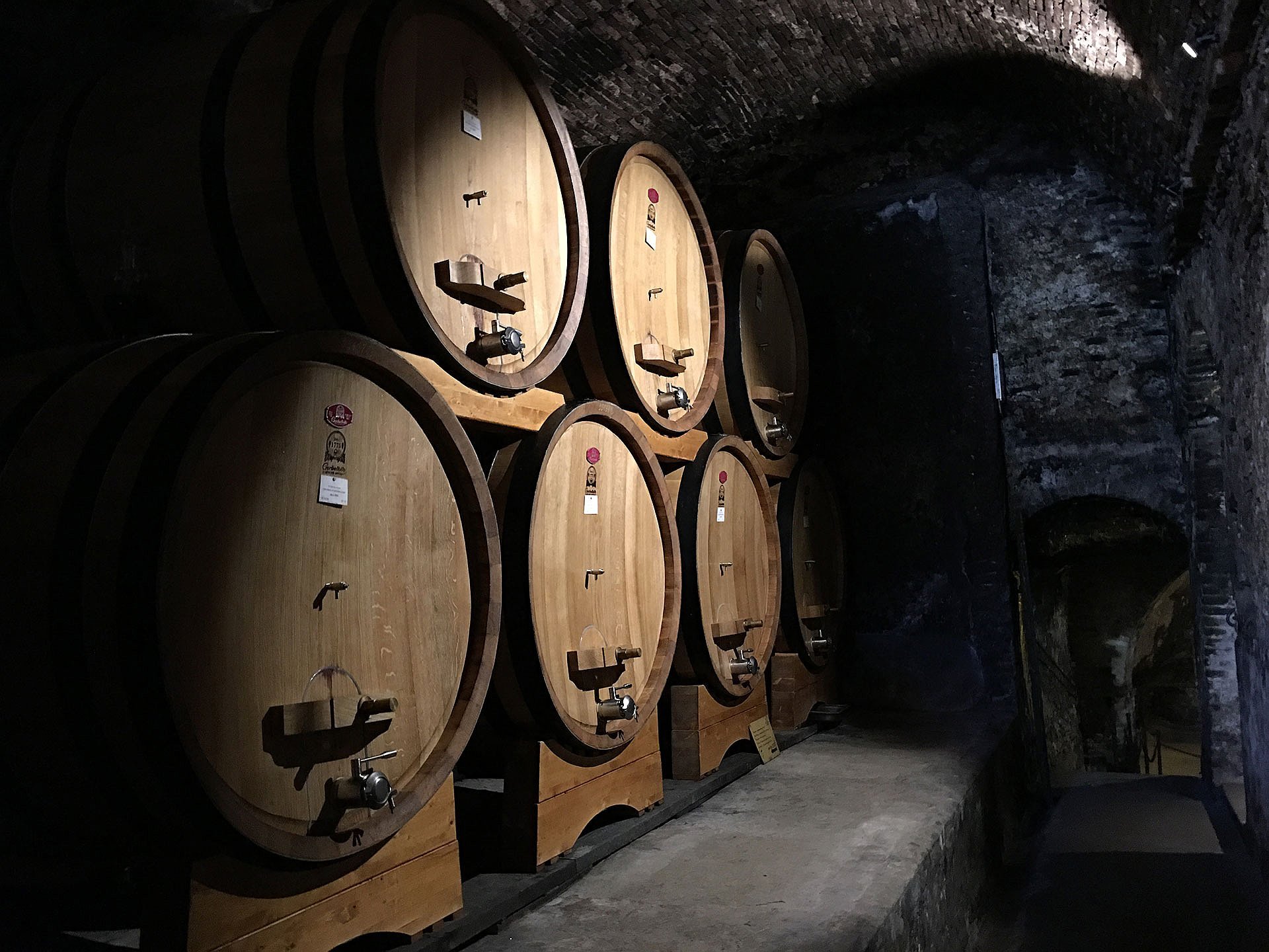dericci-botti-cantina-vino