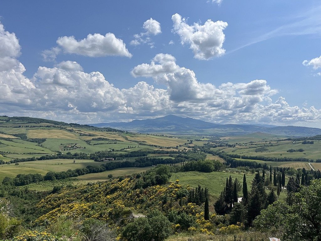 Enjoy Montepulciano's Countryside, Embracing Splendid Views