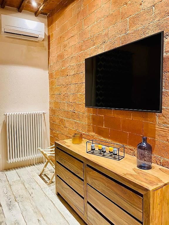 Classy Apartment in the heart of Montepulciano (115 sqm) smartway tv