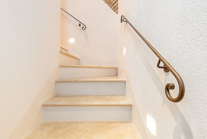 Classy Apartment in the heart of Montepulciano (115 sqm) smartway stairs