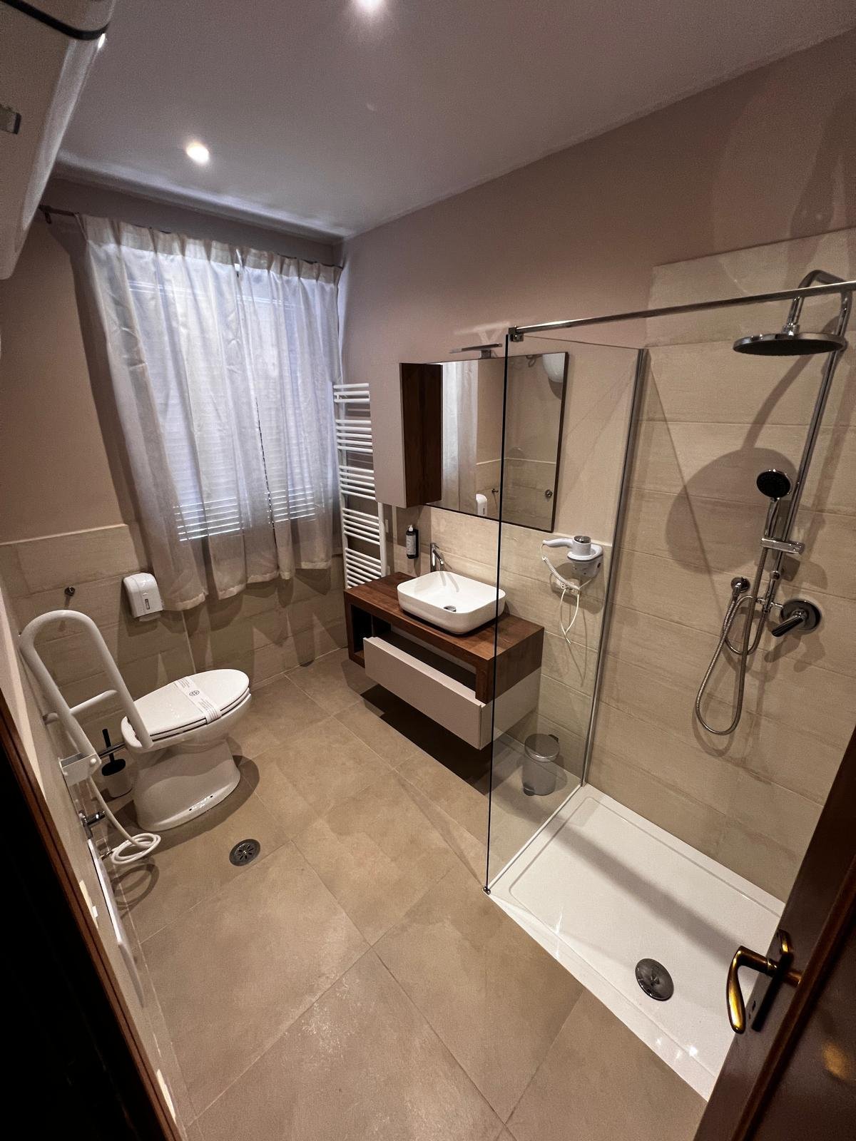 Gallery image 18096