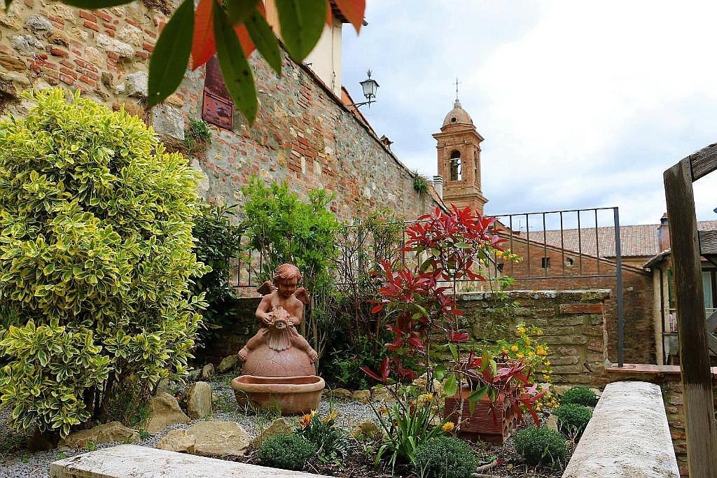 private flat garden
