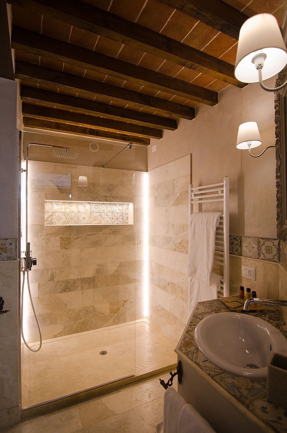 Posh Penthouse in Tuscany smartway bathroom