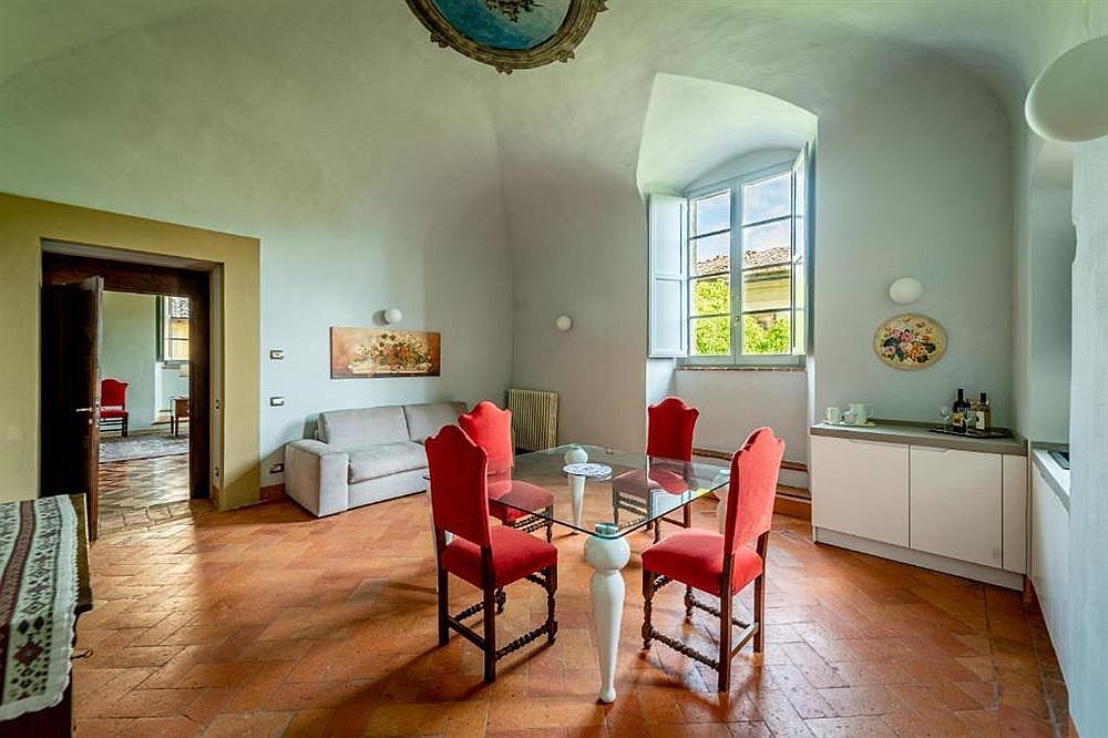 Historical Renaissance Palace Smartway livingroom