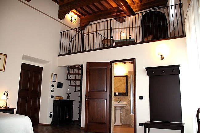 suite_33_camera
