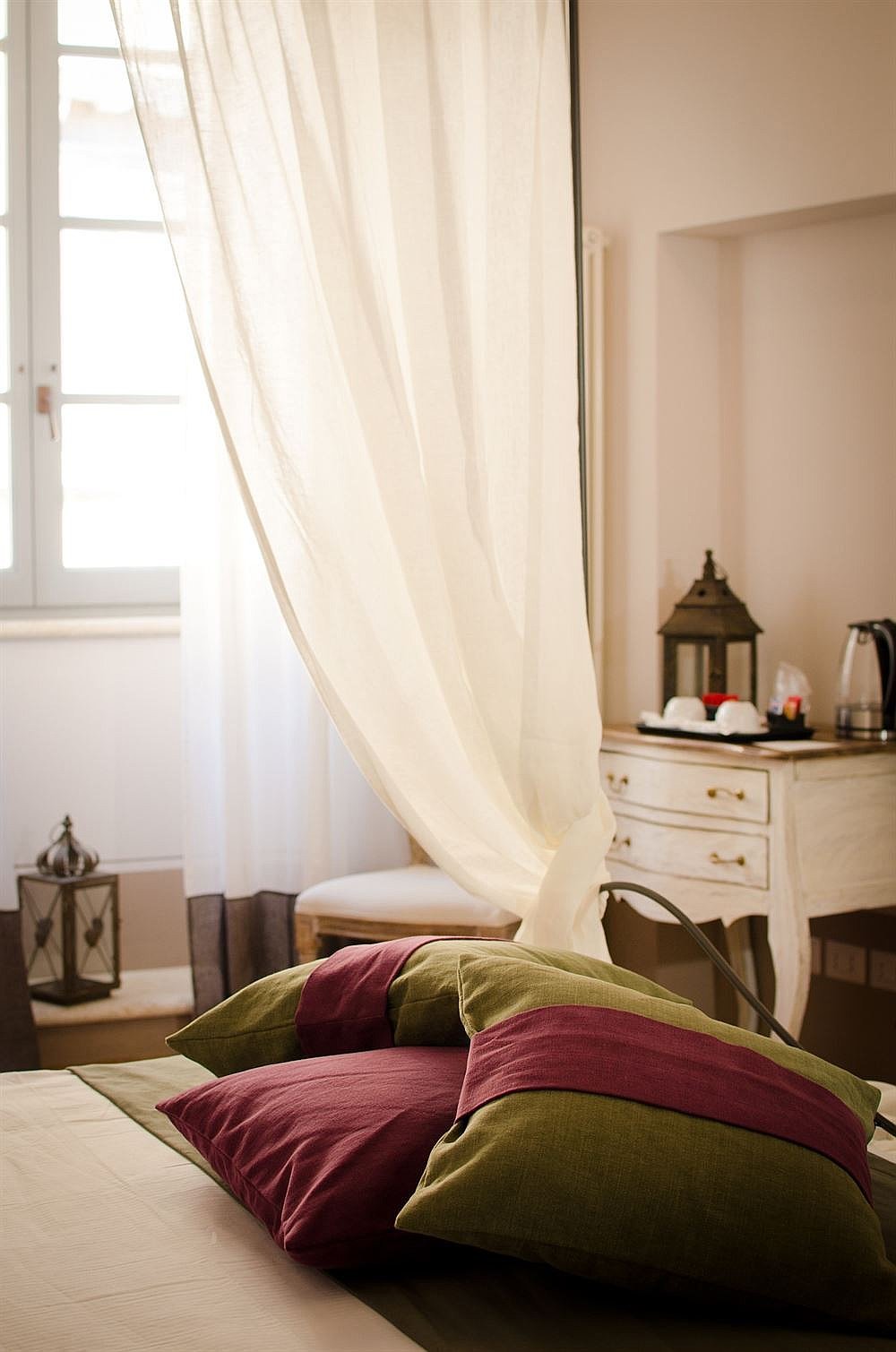Posh Penthouse in Tuscany smartway bedroom detail